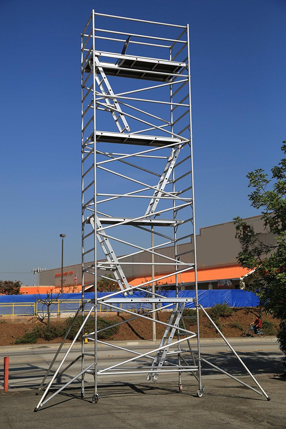 “Durable and Mobile Aluminum Rolling Tower for Industrial Use”
